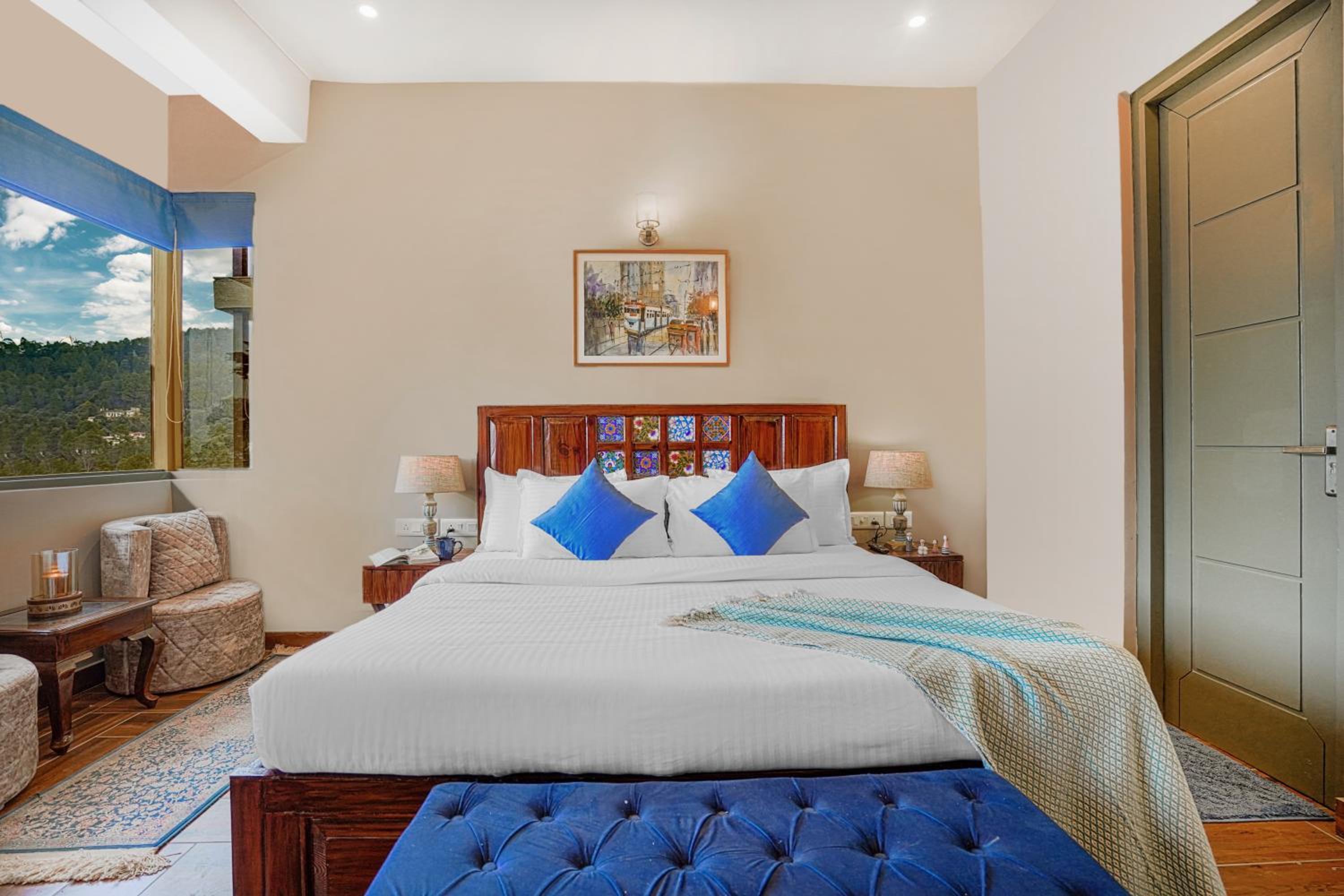 SaffronStays Edelweiss Bluebell House - 3BR English home with Himalayan peak views, bonfire & reading nook
