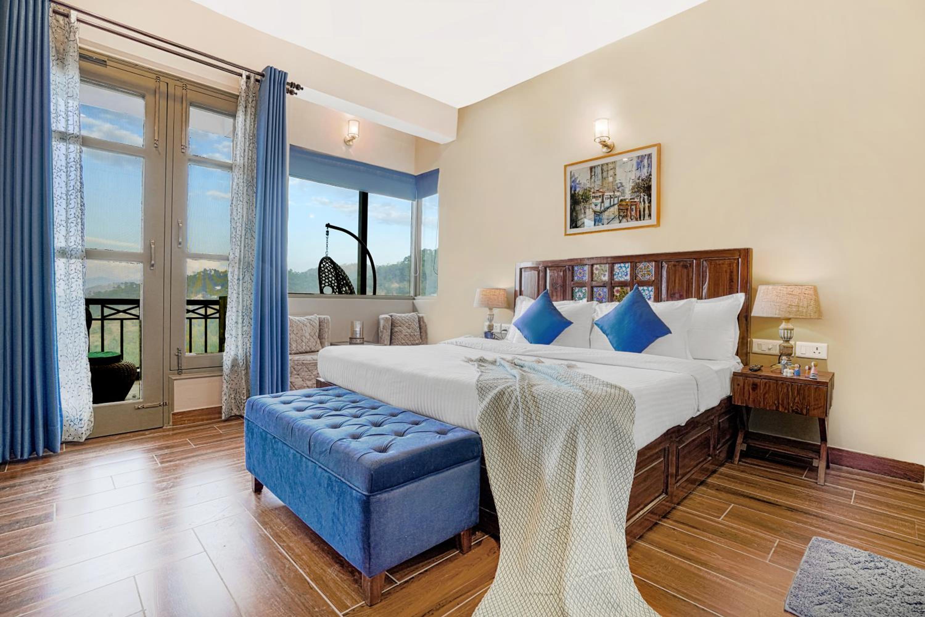 SaffronStays Edelweiss Bluebell House - 3BR English home with Himalayan peak views, bonfire & reading nook