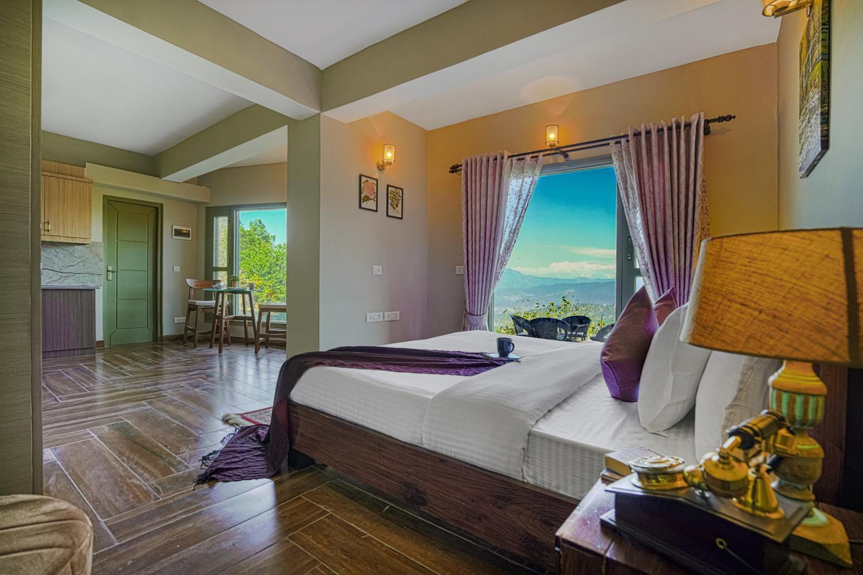SaffronStays Edelweiss Bluebell House - 3BR English home with Himalayan peak views, bonfire & reading nook