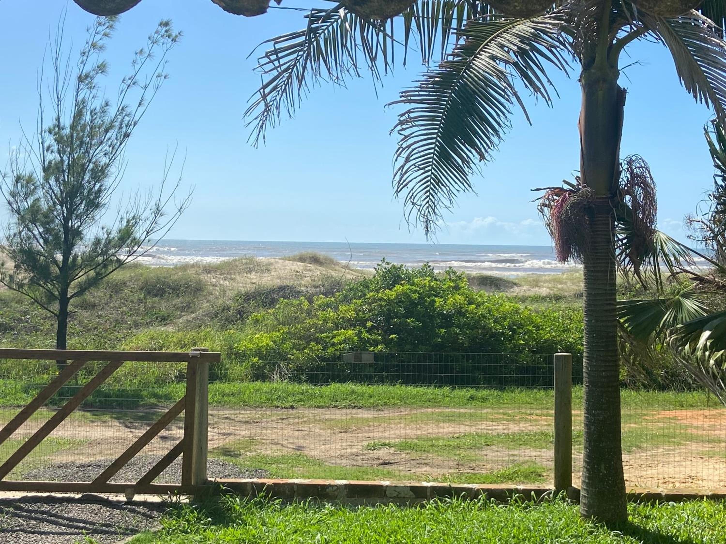 Casa Amarela a Beira Mar entre Arroio do Sal e Torres
