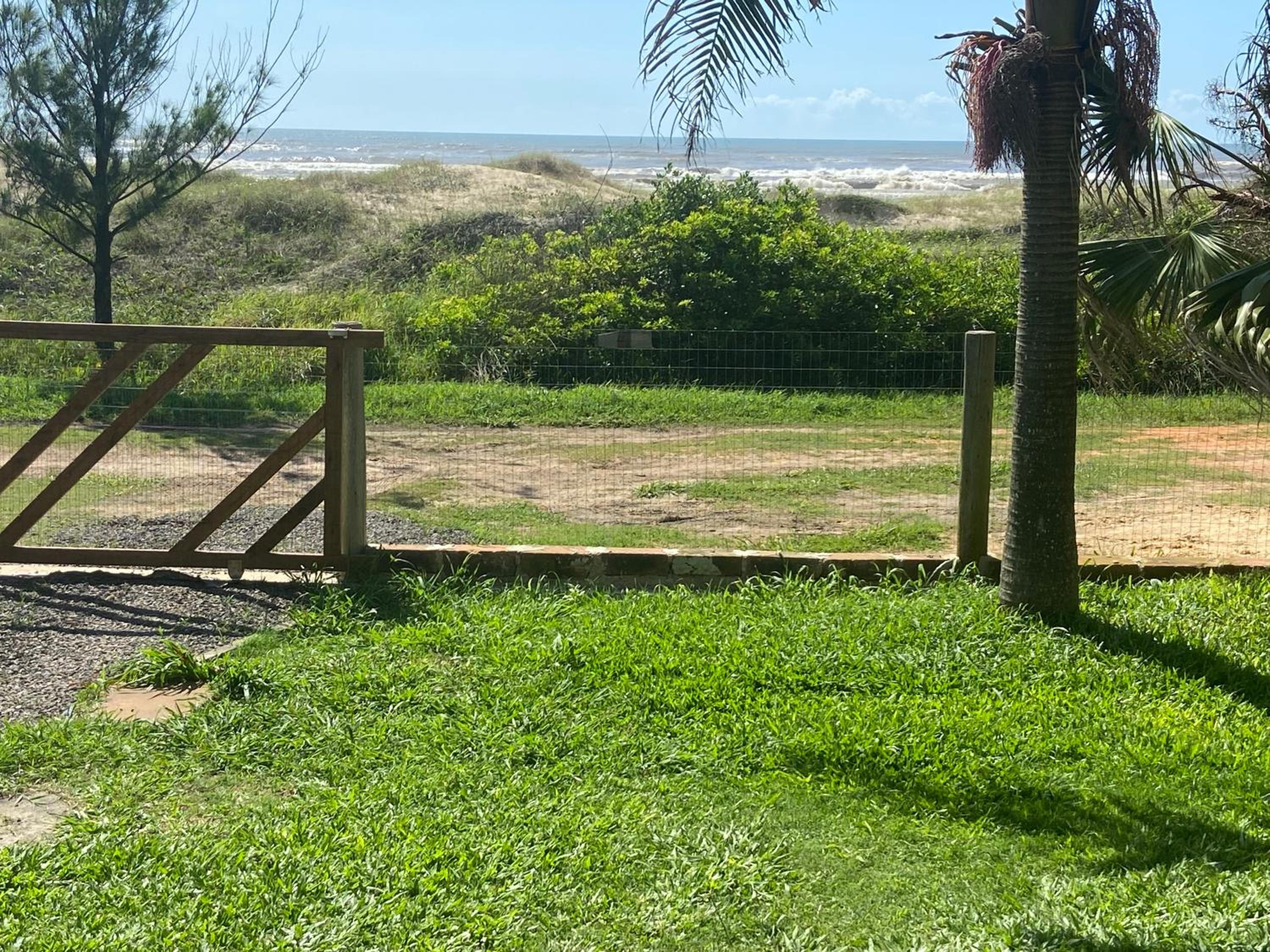 Casa Amarela a Beira Mar entre Arroio do Sal e Torres