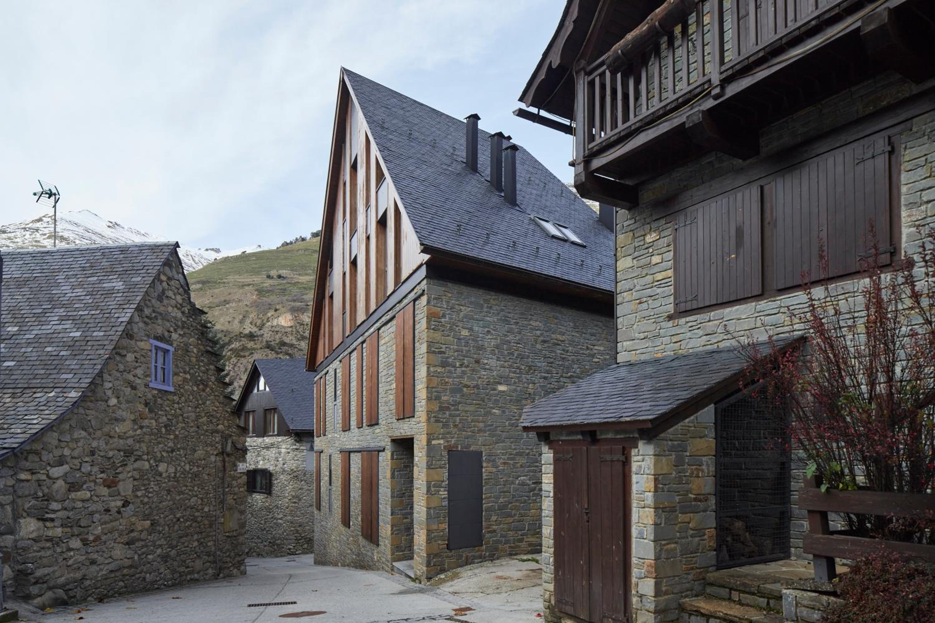 Val Arties 1 by FeelFree Rentals