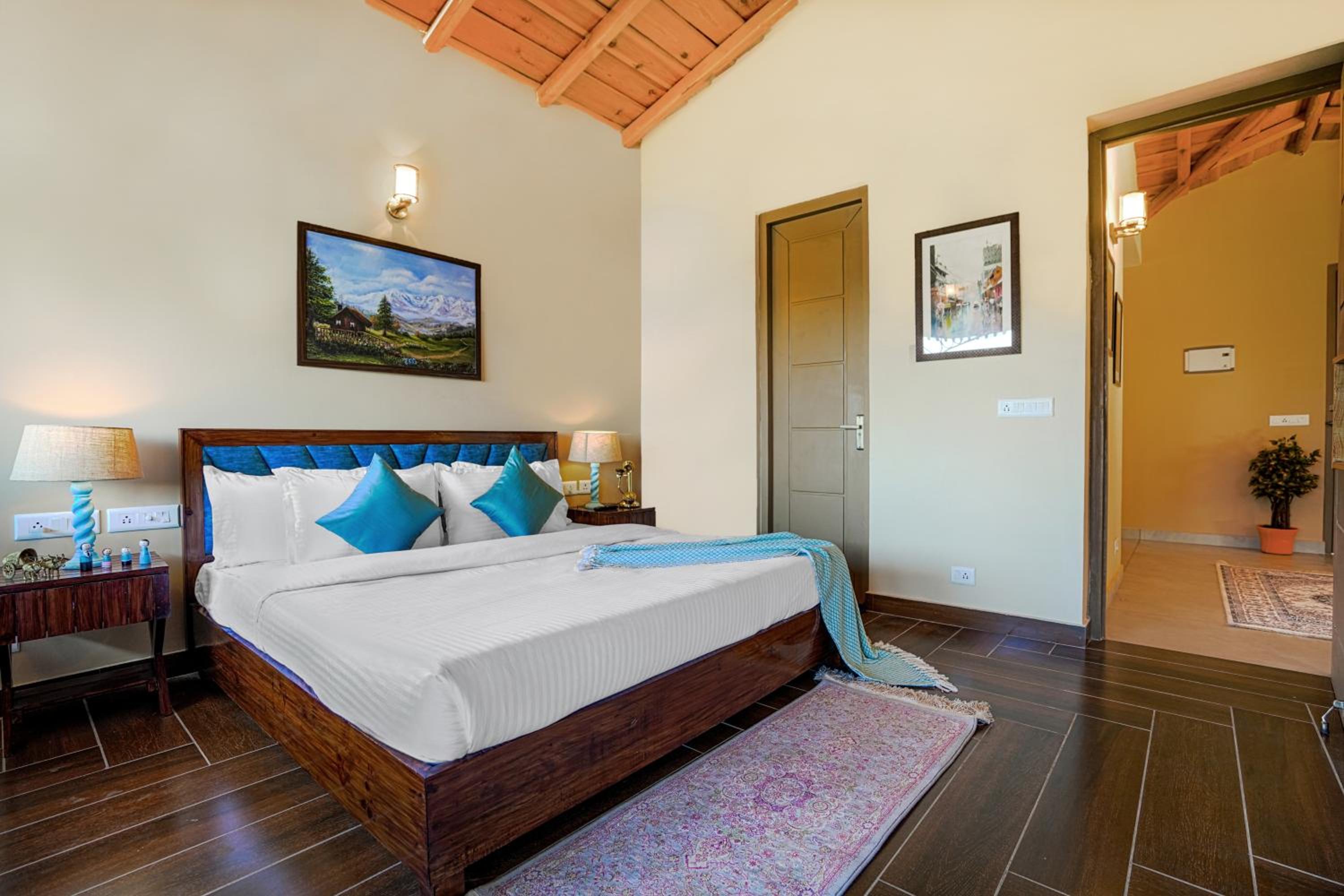 SaffronStays Edelweiss Bluebell House - 3BR English home with Himalayan peak views, bonfire & reading nook