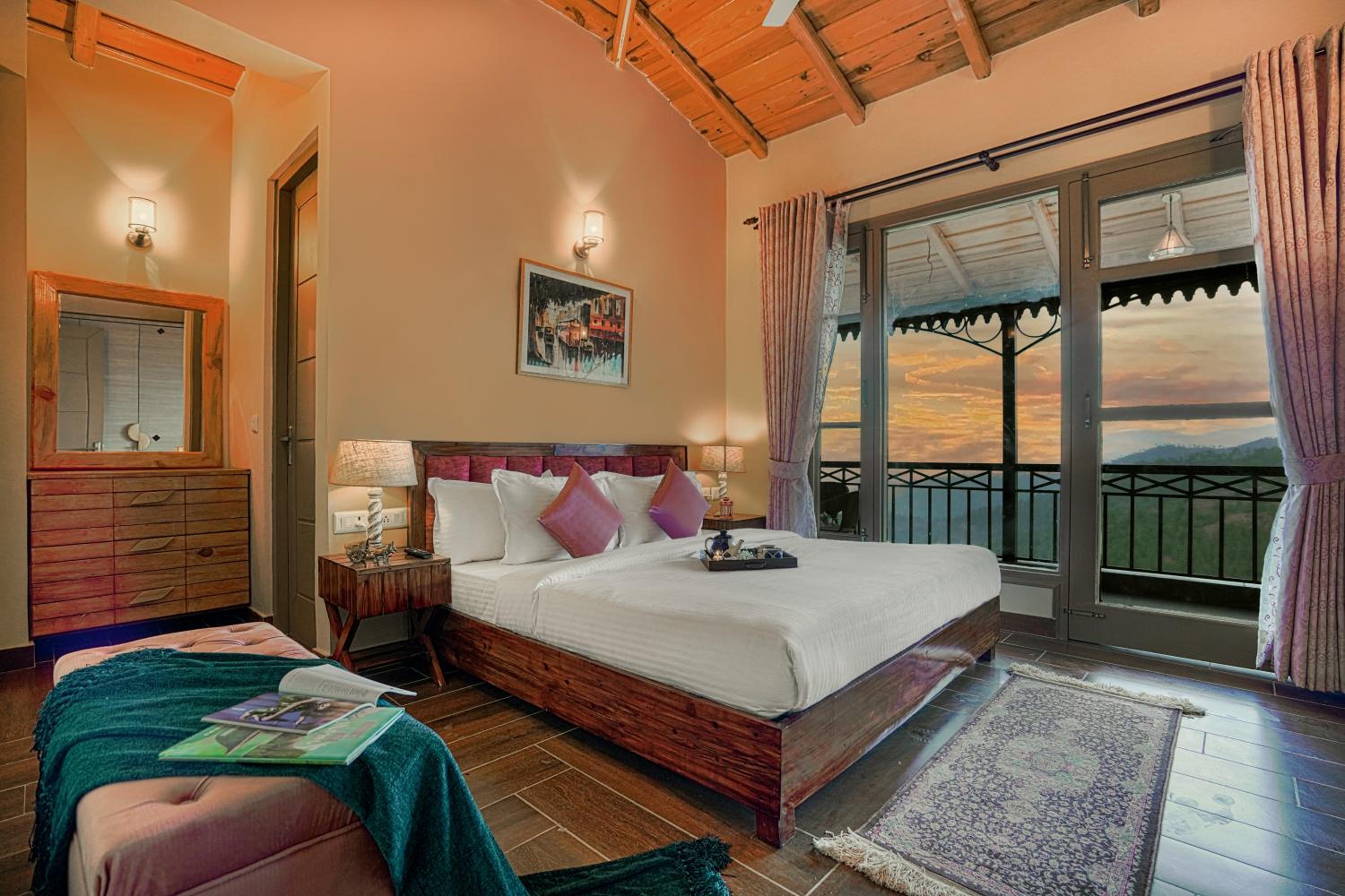 SaffronStays Edelweiss Bluebell House - 3BR English home with Himalayan peak views, bonfire & reading nook