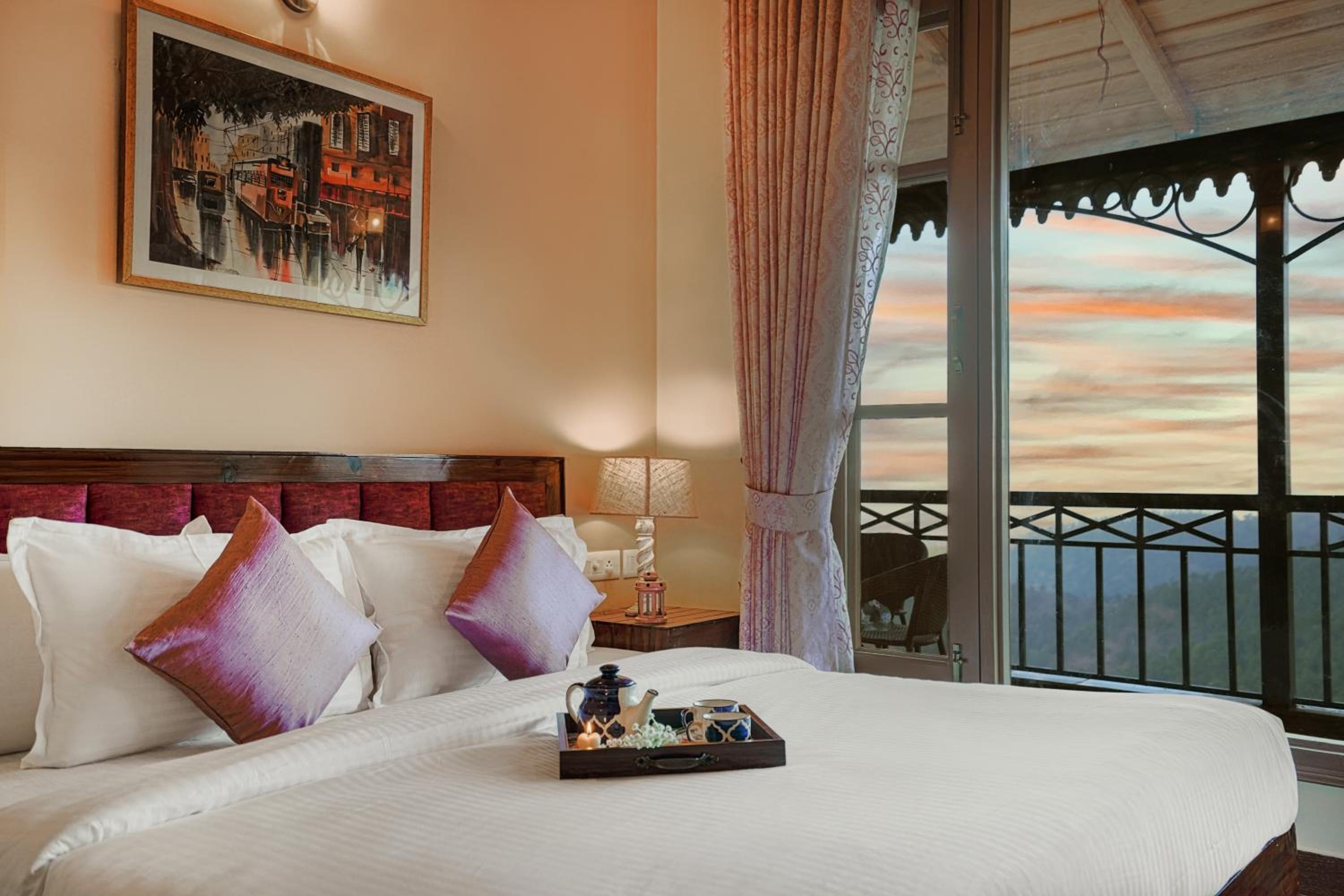 SaffronStays Edelweiss Bluebell House - 3BR English home with Himalayan peak views, bonfire & reading nook