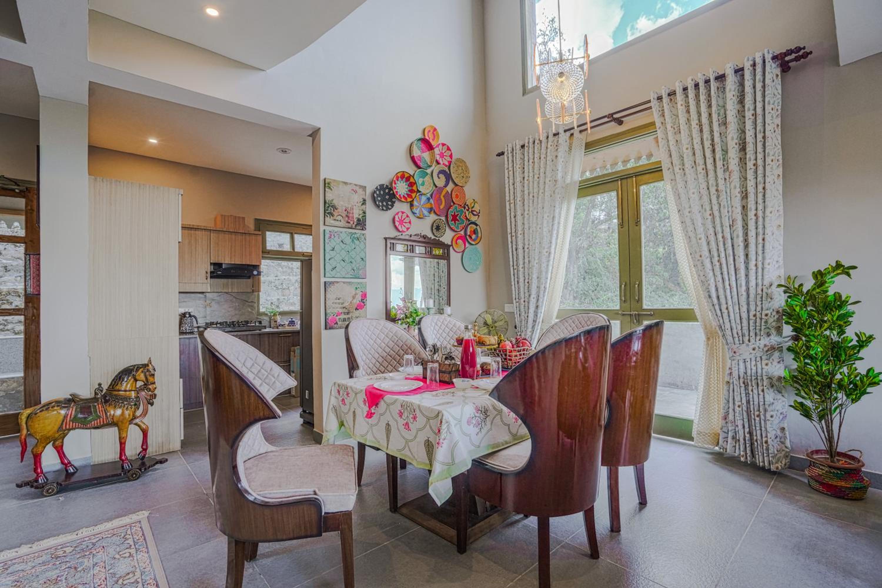 SaffronStays Edelweiss Bluebell House - 3BR English home with Himalayan peak views, bonfire & reading nook