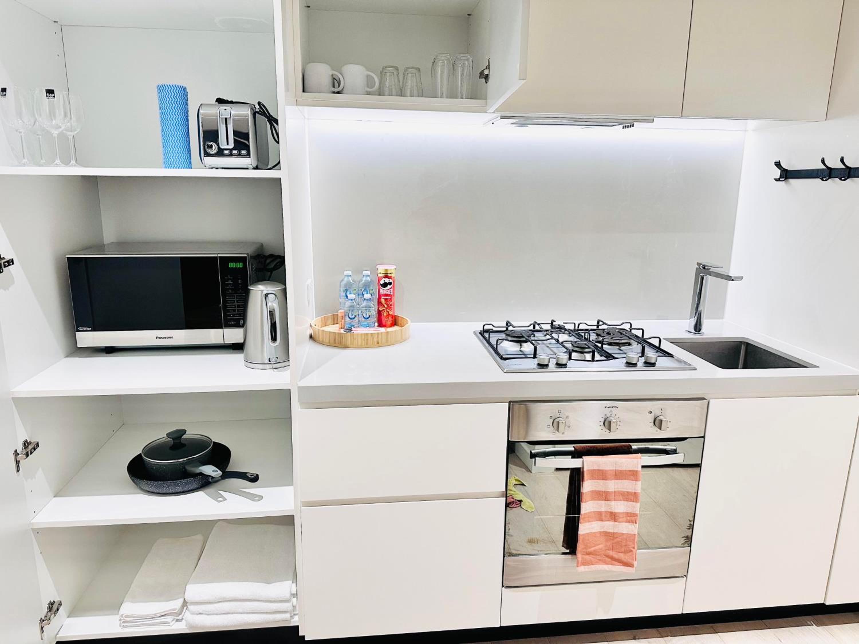 Melbourne CBD Empire Apartment