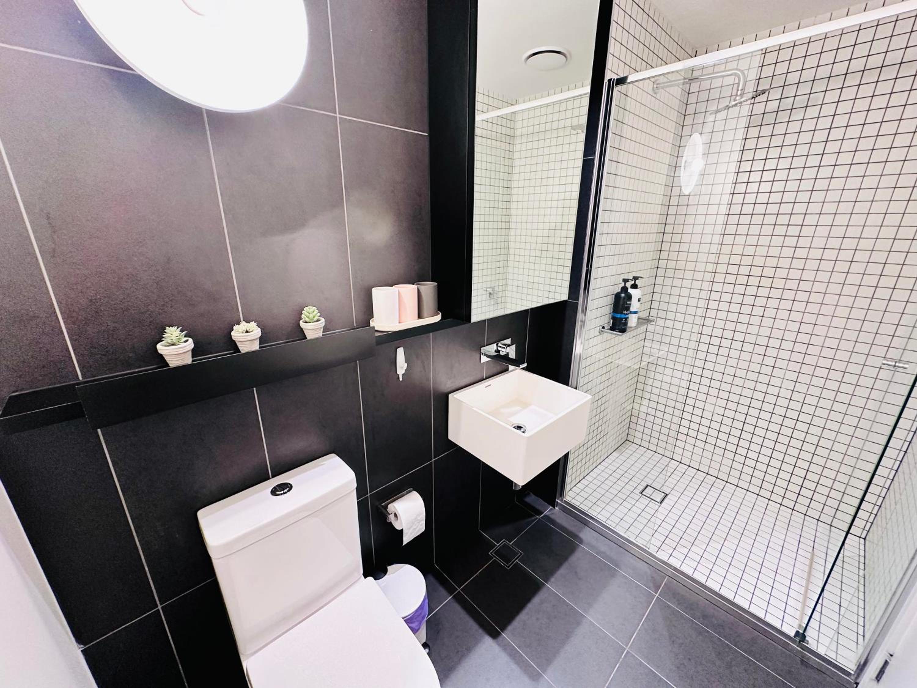 Melbourne CBD Empire Apartment