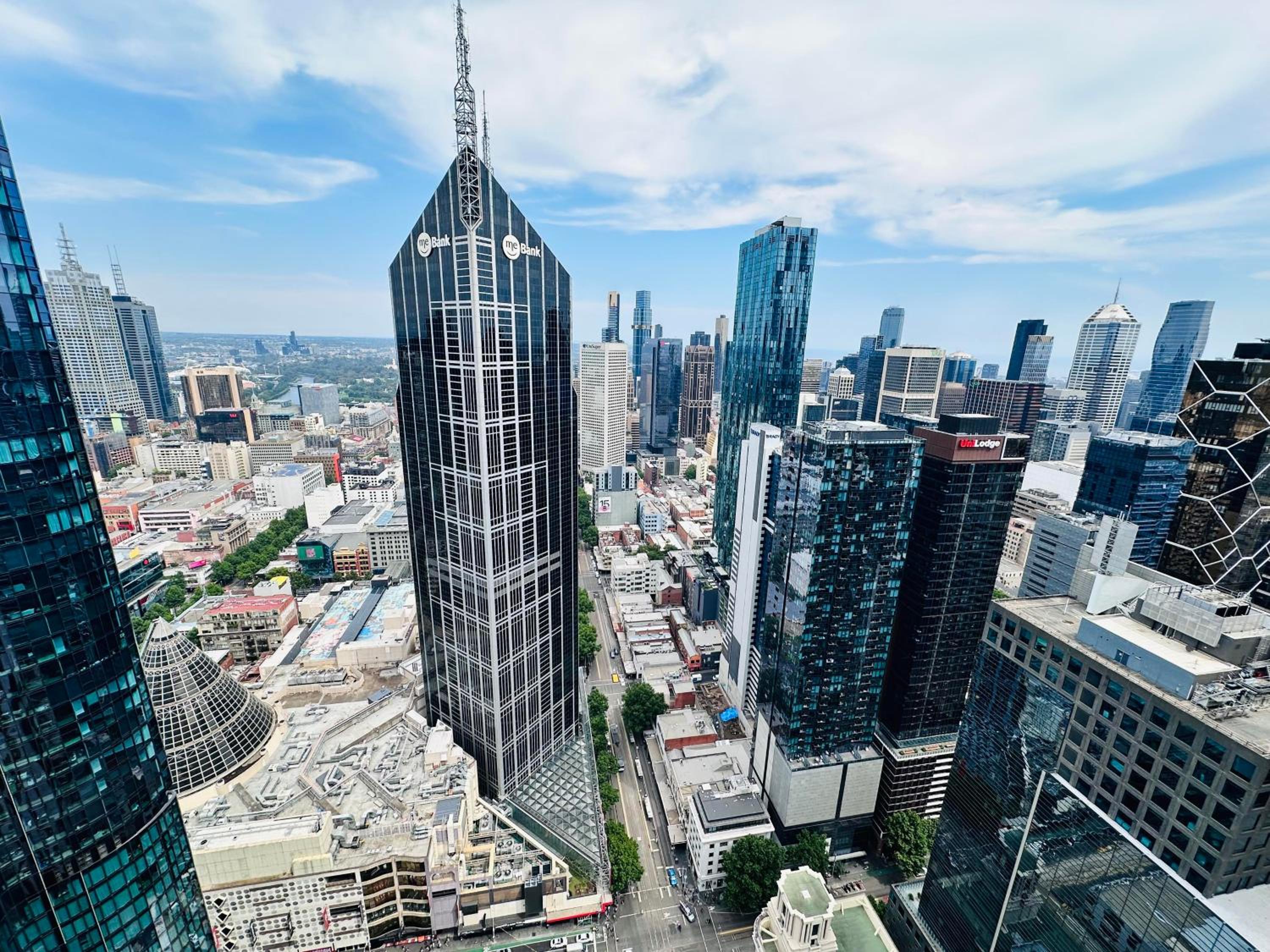 Melbourne CBD Empire Apartment
