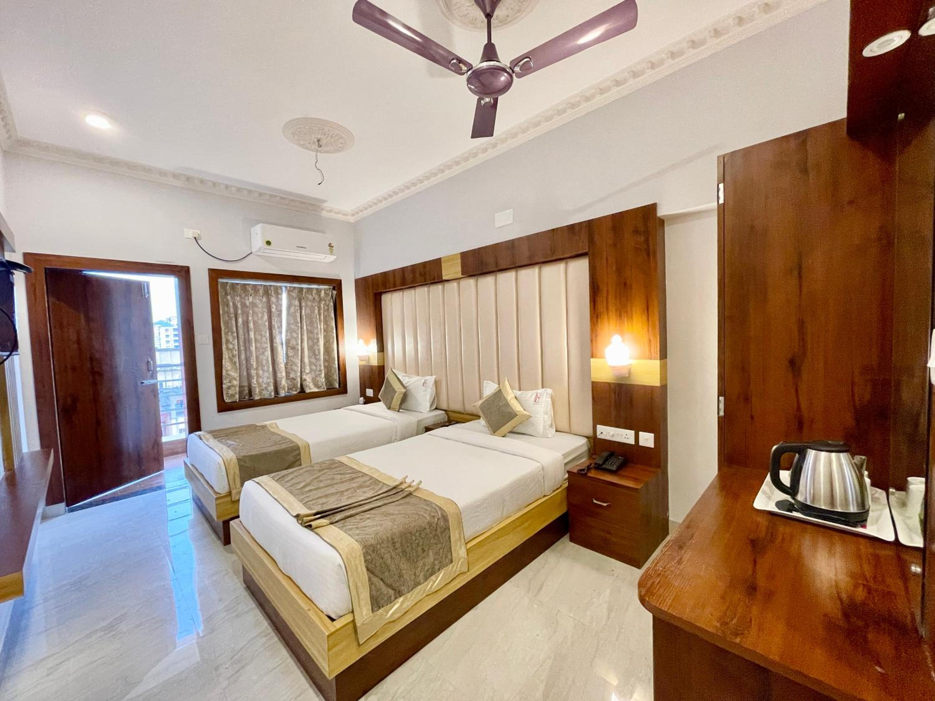 Hotel A One ! Puri, BREAKFAST Included- Swimming-pool, near Sea-beach-and-Temple, fully-Air-Conditioned-hotel with-lift-and-parking-facility - ᴾʳᵉᵐⁱᵘᵐ ᴴᵒᵗᵉ view 5