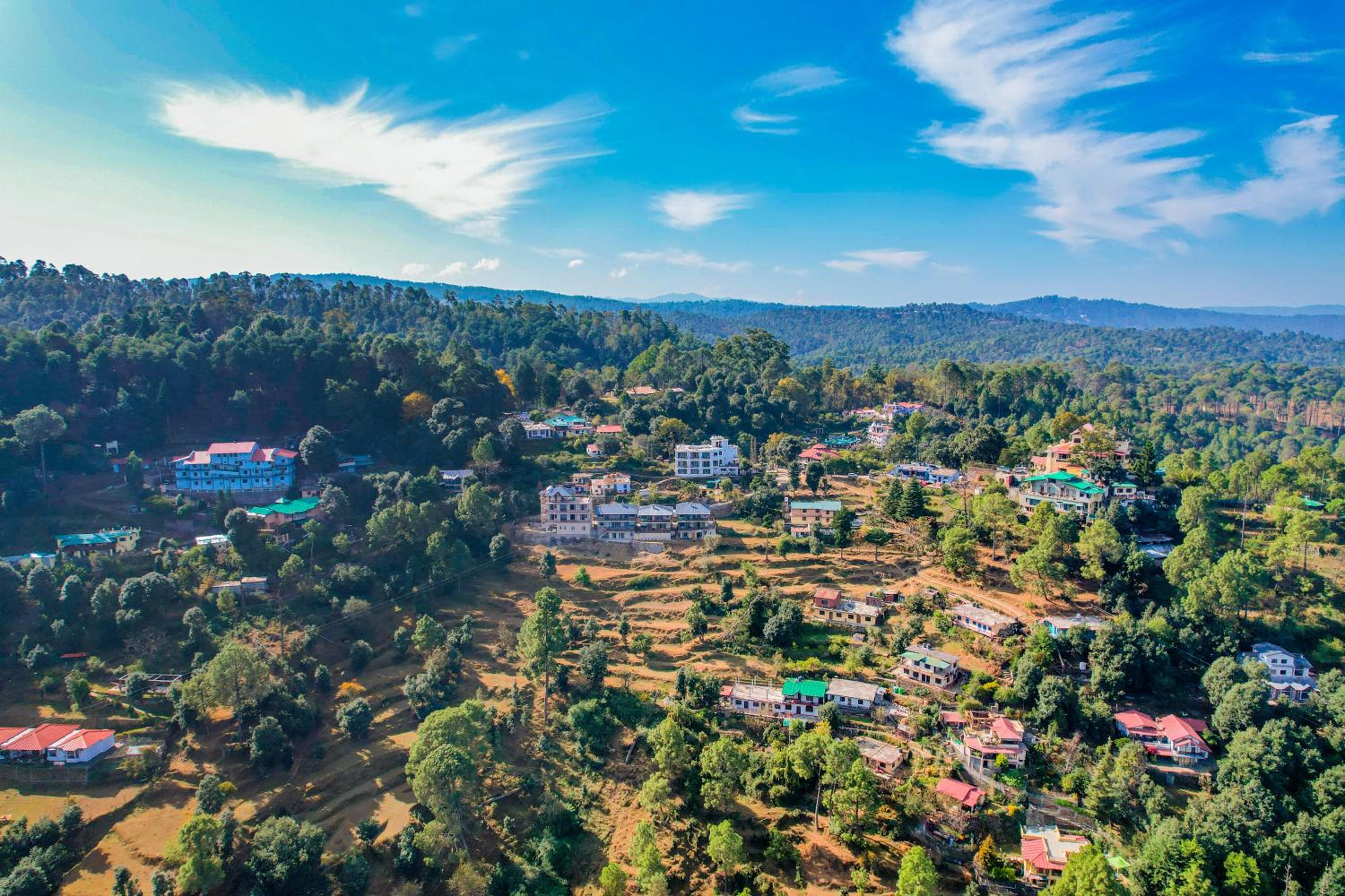 SaffronStays Edelweiss Bluebell House - 3BR English home with Himalayan peak views, bonfire & reading nook