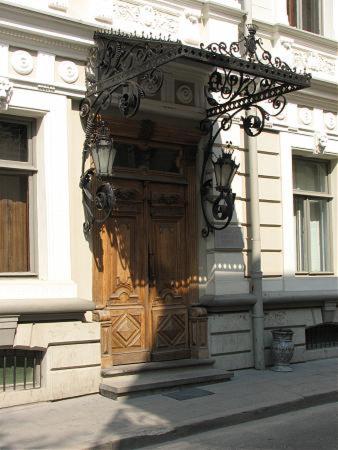 Super apartments in front of the Cathedral Square view 3
