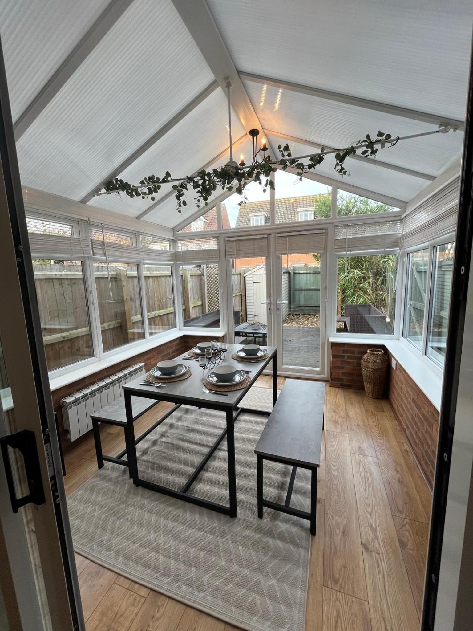 Stamford House - Superb Short Stays with private parking