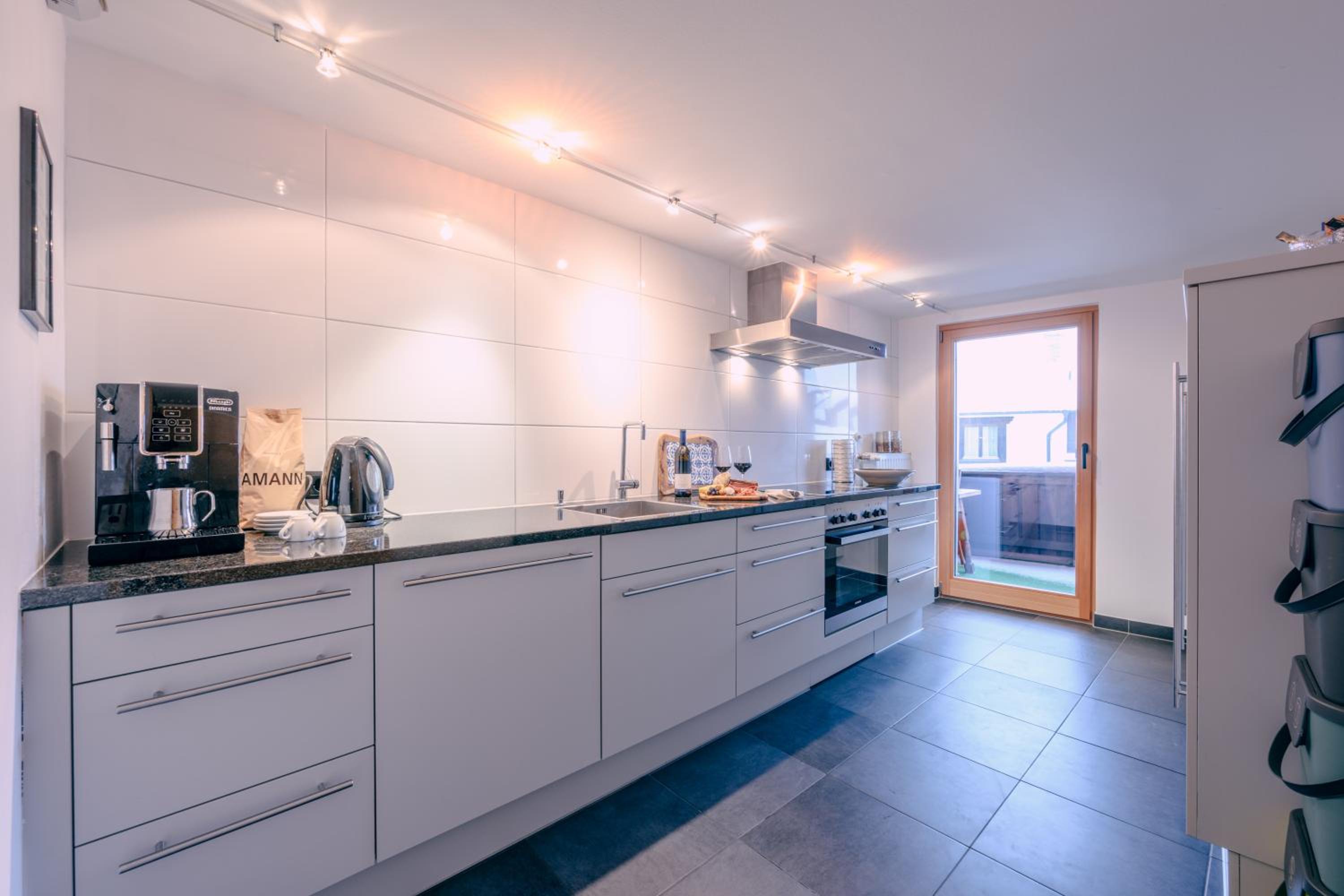 Chalet-Apartment für 9 bis 10 Personen zentral & ruhig 2 Min zur Galzigbahn Sankt Anton