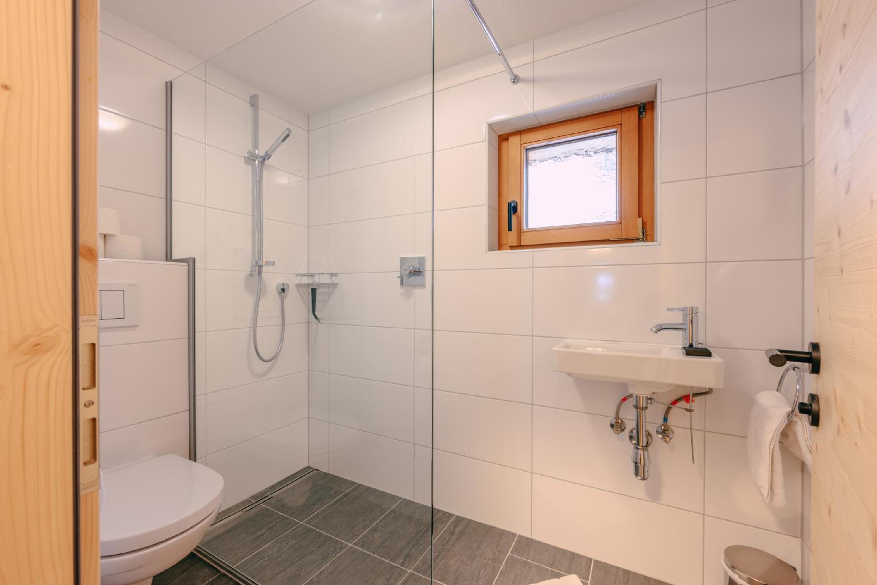 Chalet-Apartment für 9 bis 10 Personen zentral & ruhig 2 Min zur Galzigbahn Sankt Anton
