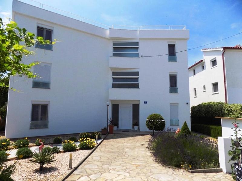 Apartments Villa Šeni