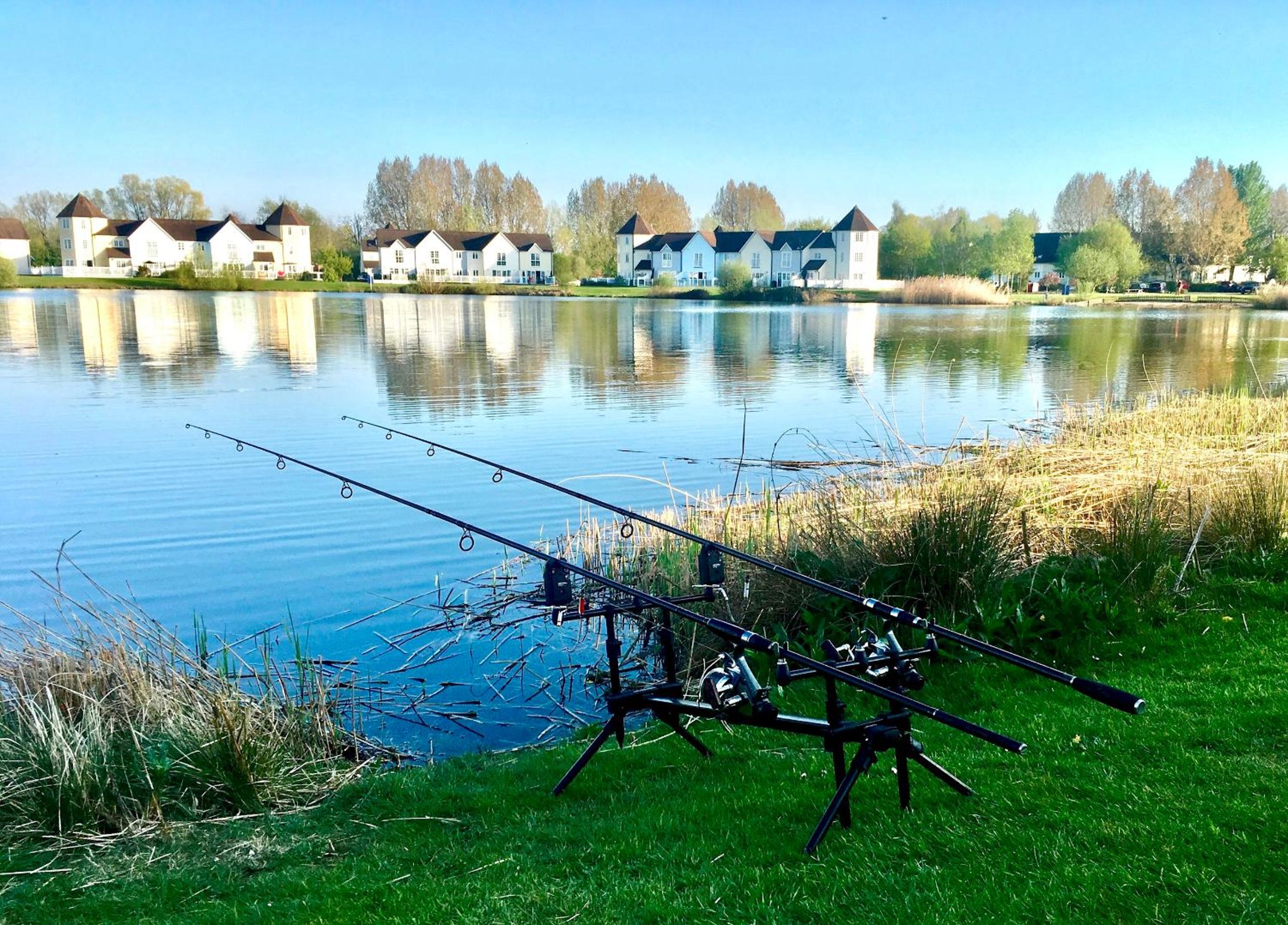 Lakefront Lodge w SUP & Fishing Access Cotswolds