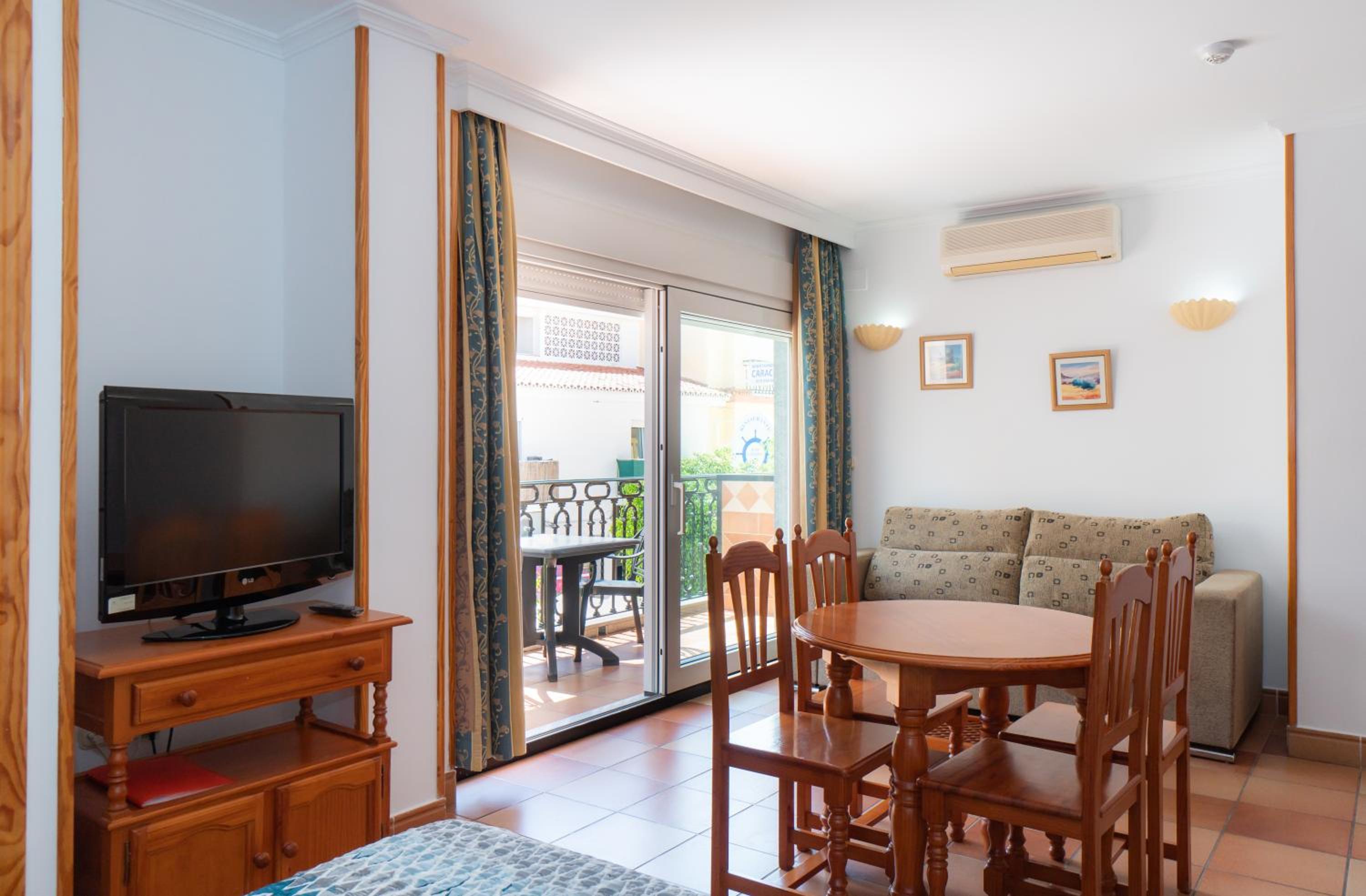 Apartamentos Leonor Carihuela