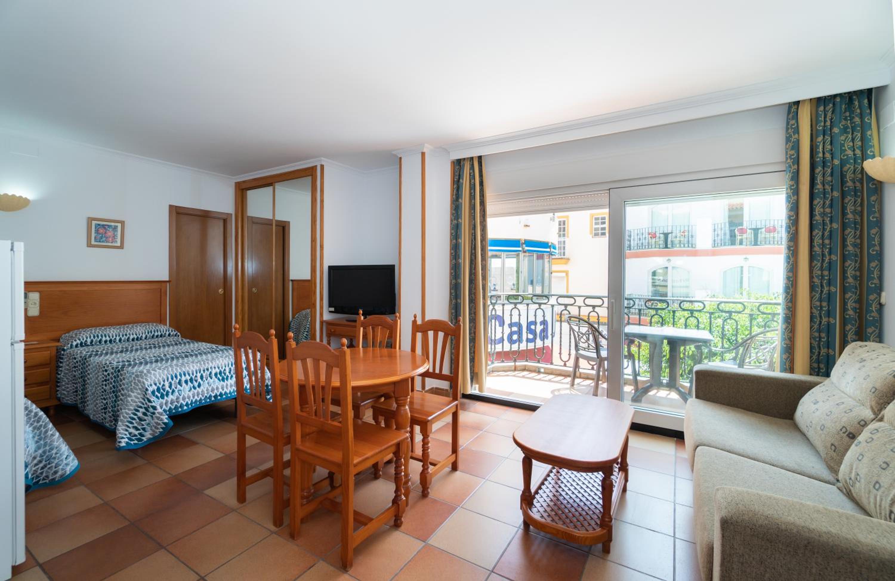 Apartamentos Leonor Carihuela