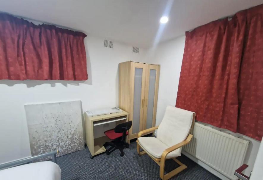 Classic Studio near Headingley Stadium view 3