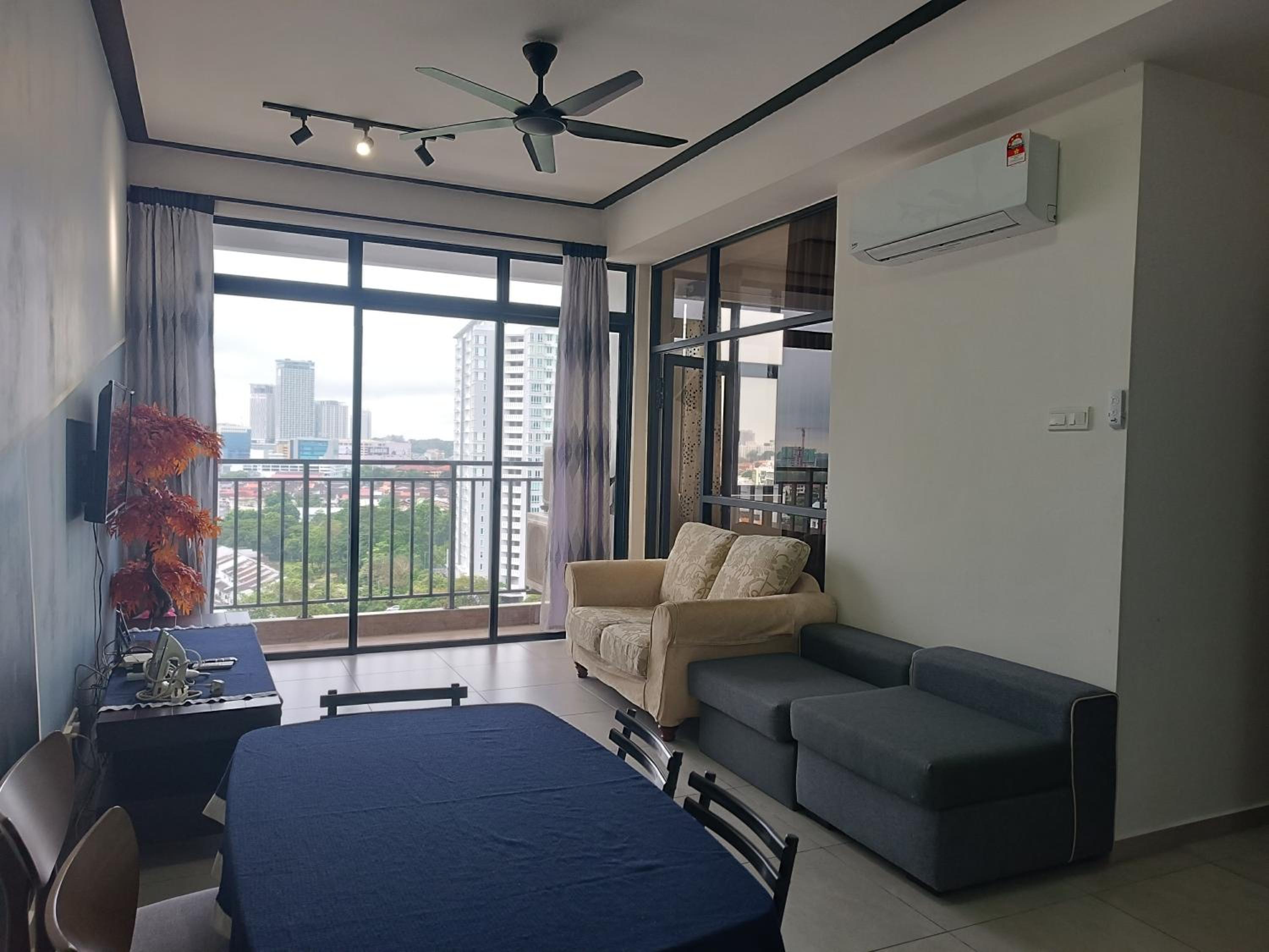 Malacca Infinity Pool level 36 2-6 pax 5minJonker photo 4