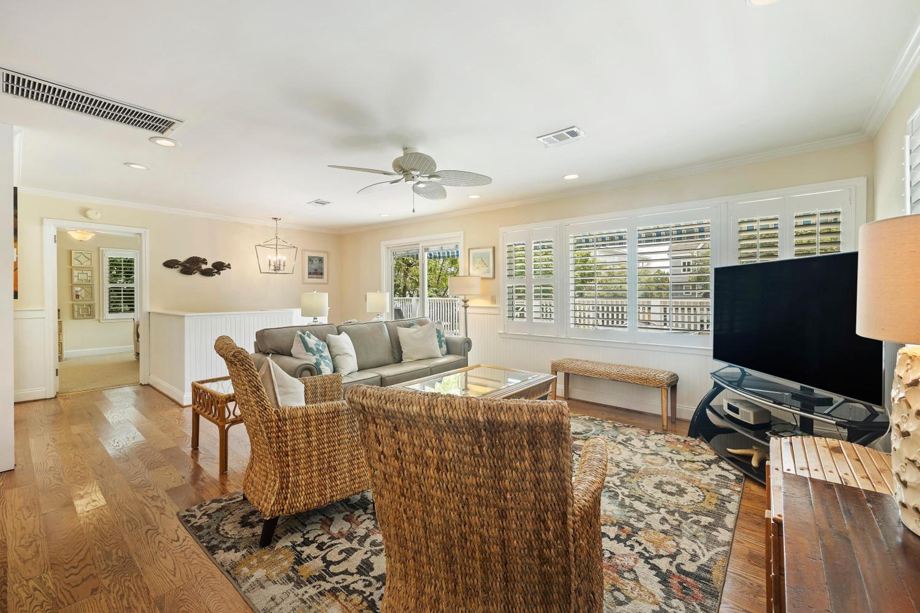 CA411: 411 Carolina Blvd. view 4