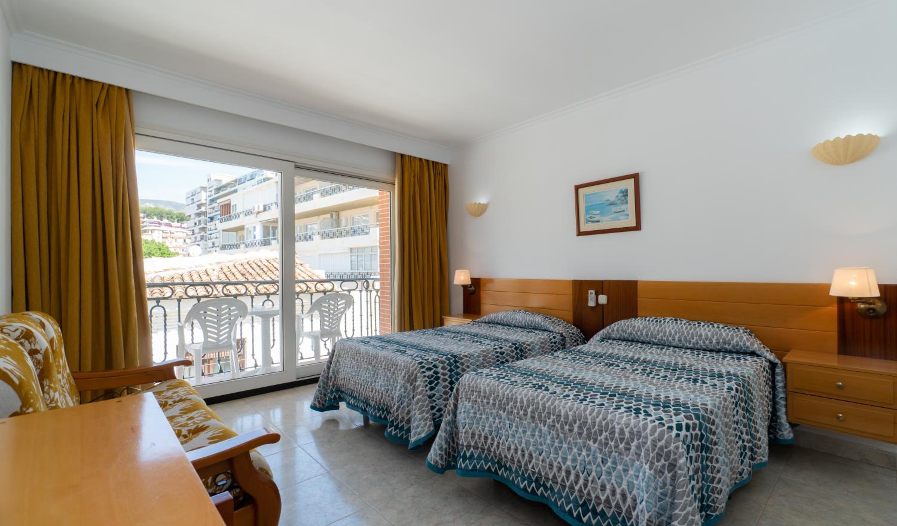 Apartamentos Leonor Carihuela