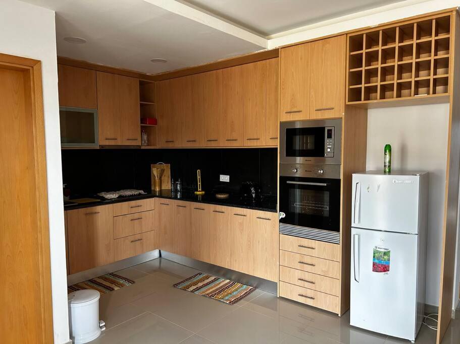 Modern Apartment in Praia Baixo - 1 min Walking to Beach