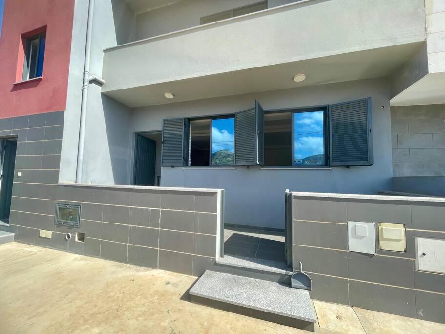 Modern Apartment in Praia Baixo - 1 min Walking to Beach