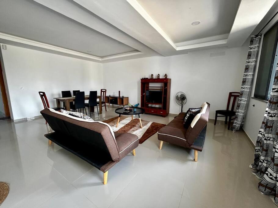 Modern Apartment in Praia Baixo - 1 min Walking to Beach