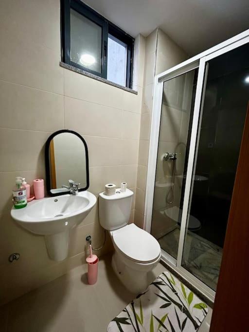 Modern Apartment in Praia Baixo - 1 min Walking to Beach