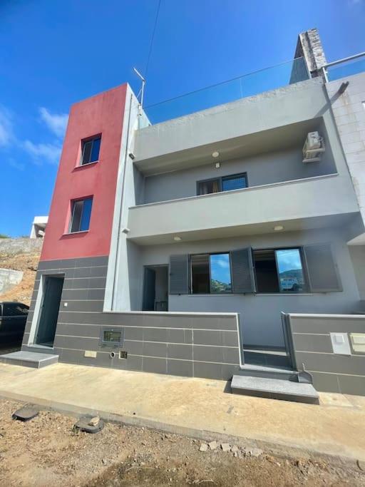Modern Apartment in Praia Baixo - 1 min Walking to Beach