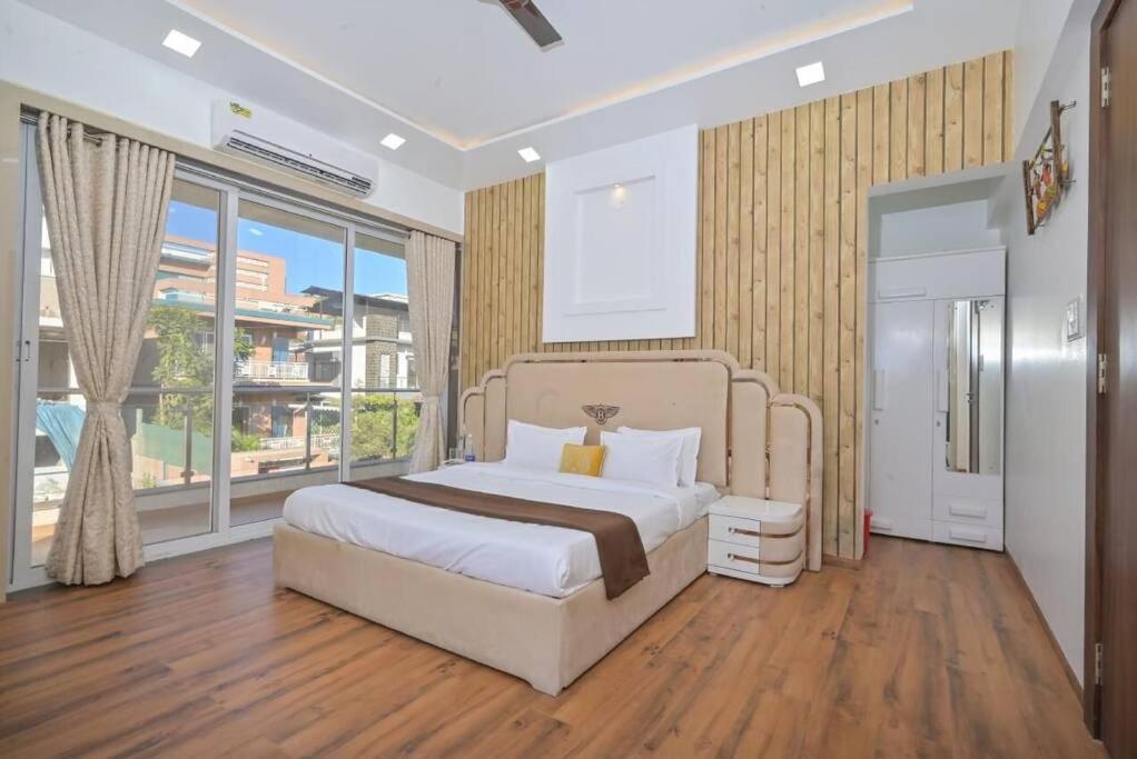 Royal Paradise Villa