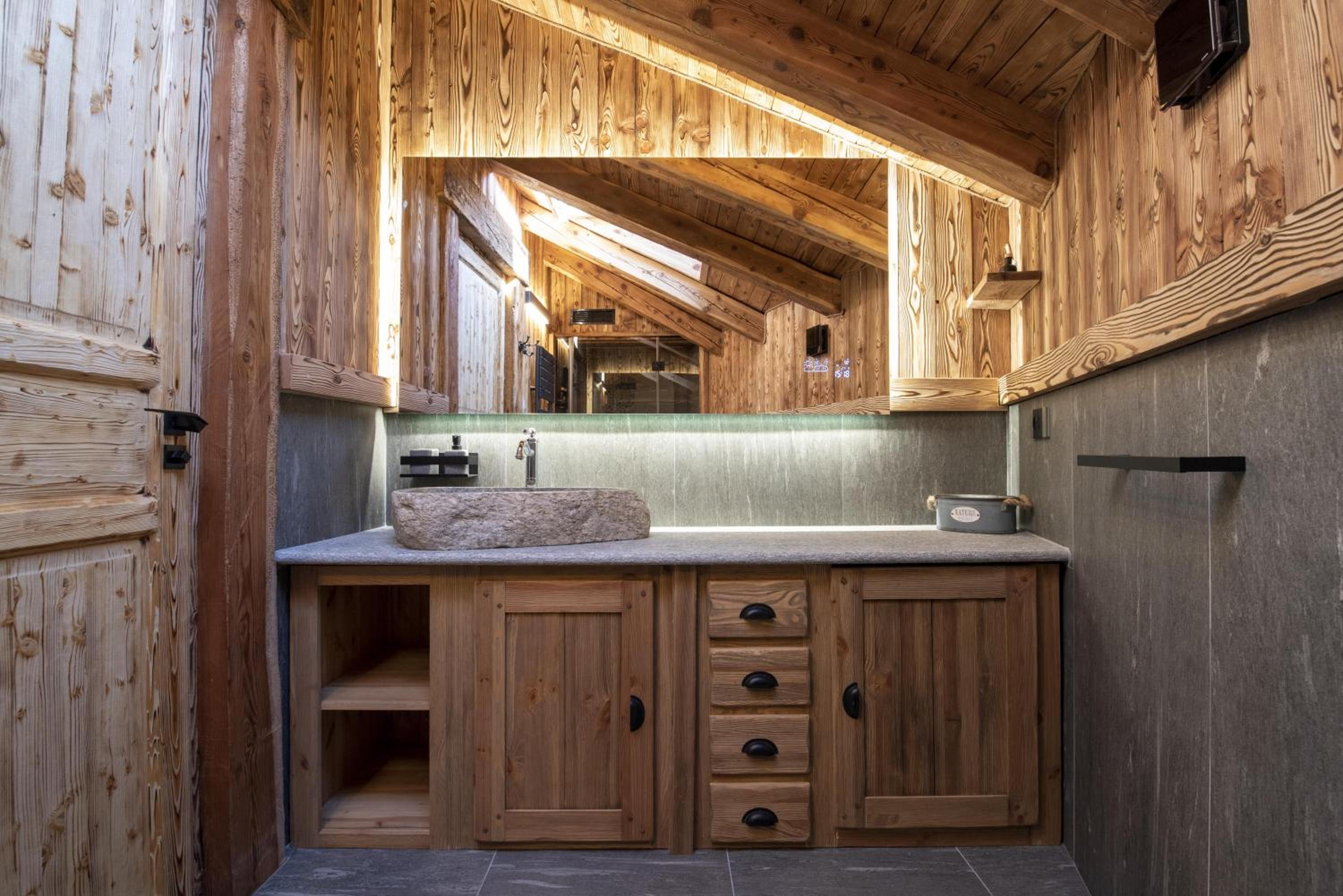 Les Tours - Property Image 13