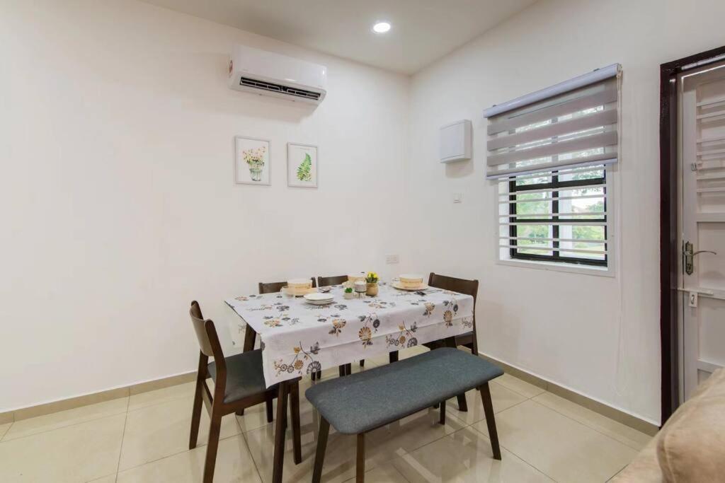 DonDonDonny House 3Br Near Jonker@Heritage(9pax) view 2