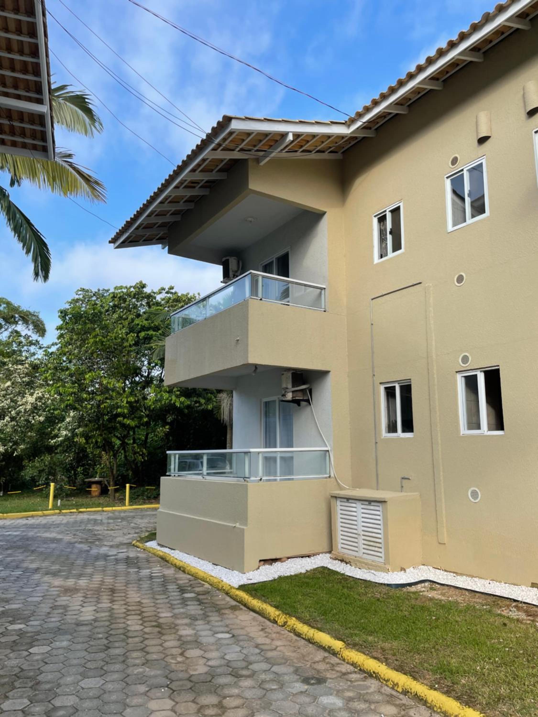 Apto em condomínio no centro de Bombinhas, próximo da praia