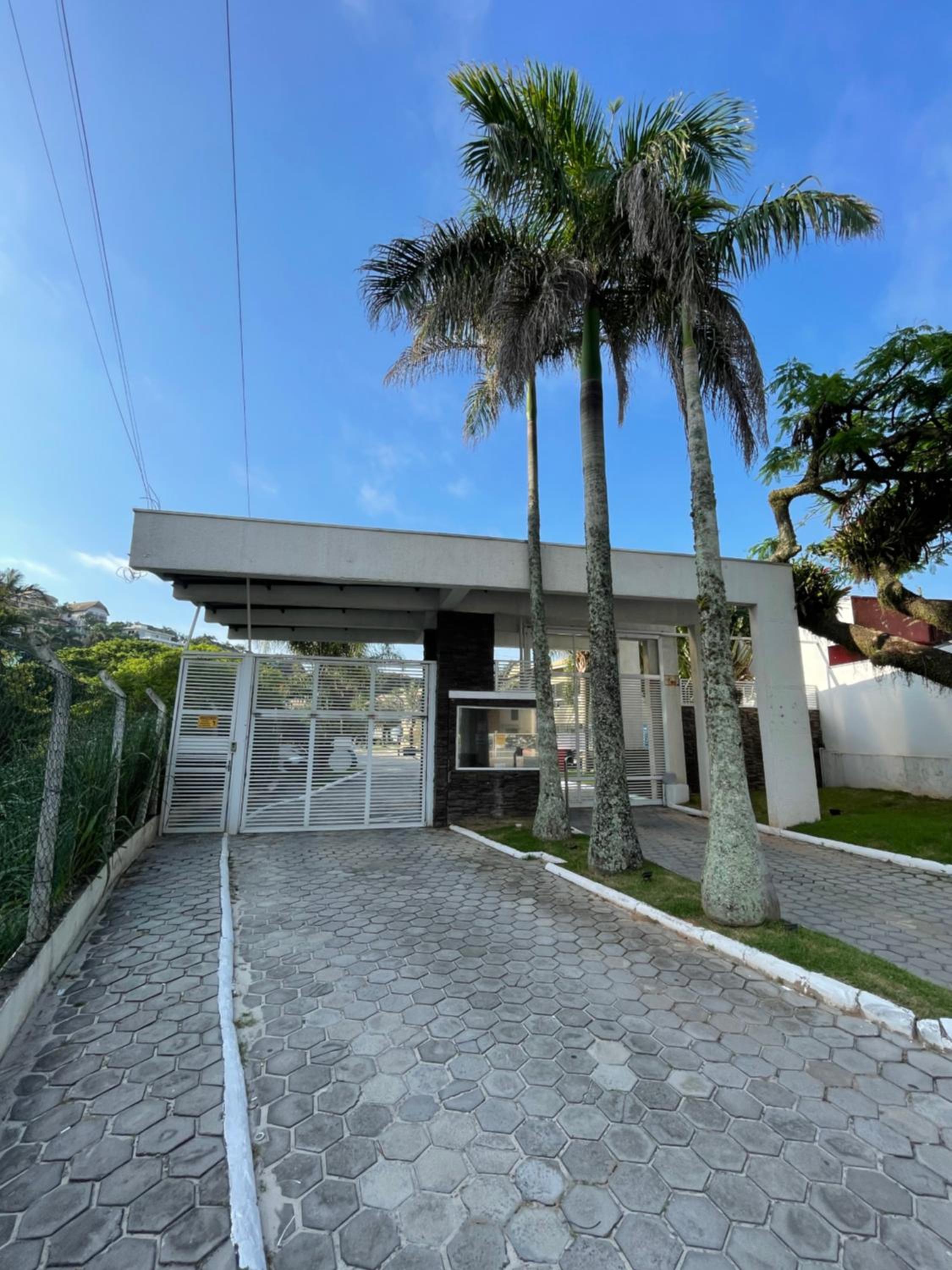 Apto em condomínio no centro de Bombinhas, próximo da praia
