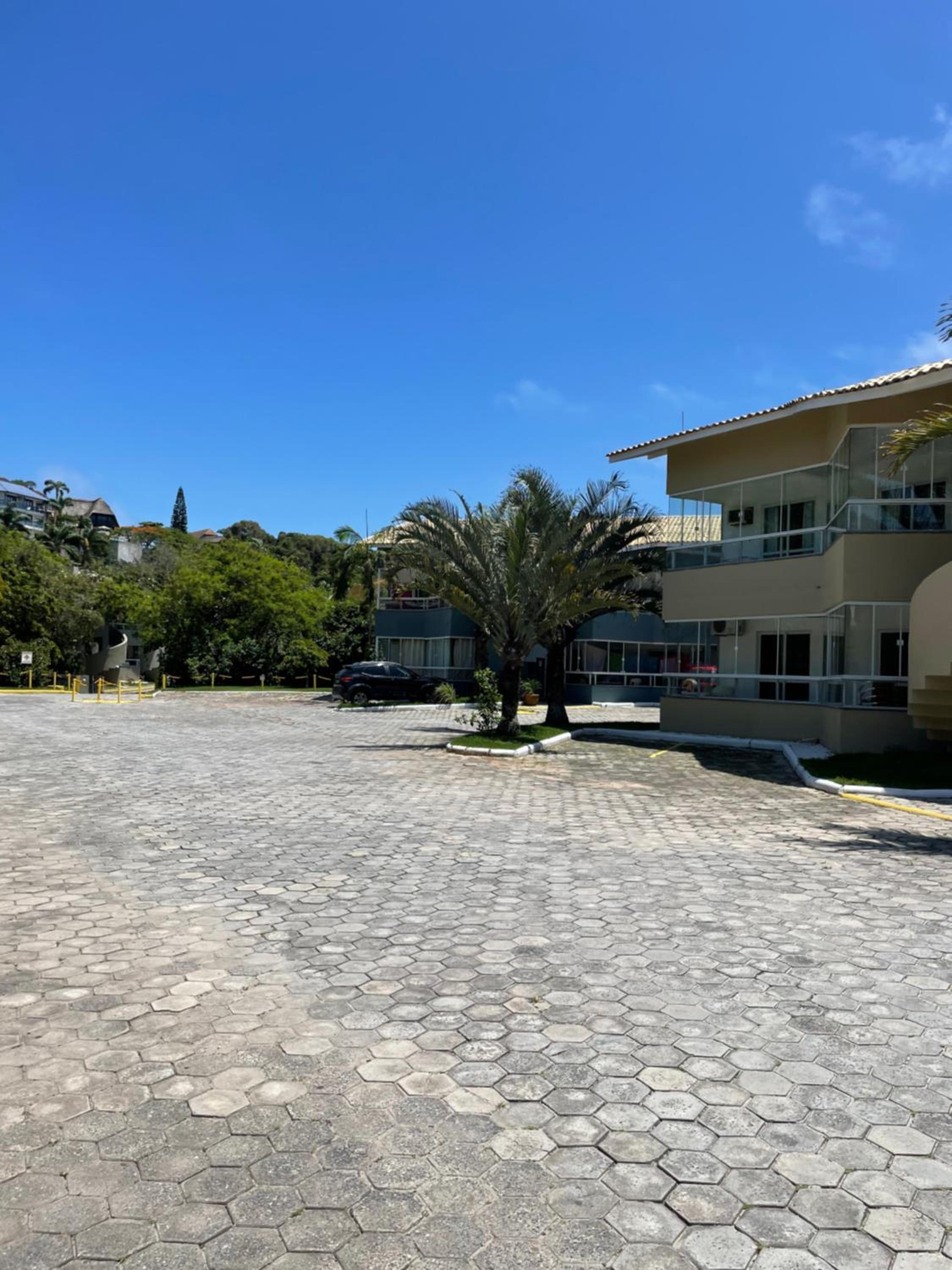 Apto em condomínio no centro de Bombinhas, próximo da praia