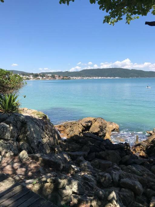 Apto em condomínio no centro de Bombinhas, próximo da praia