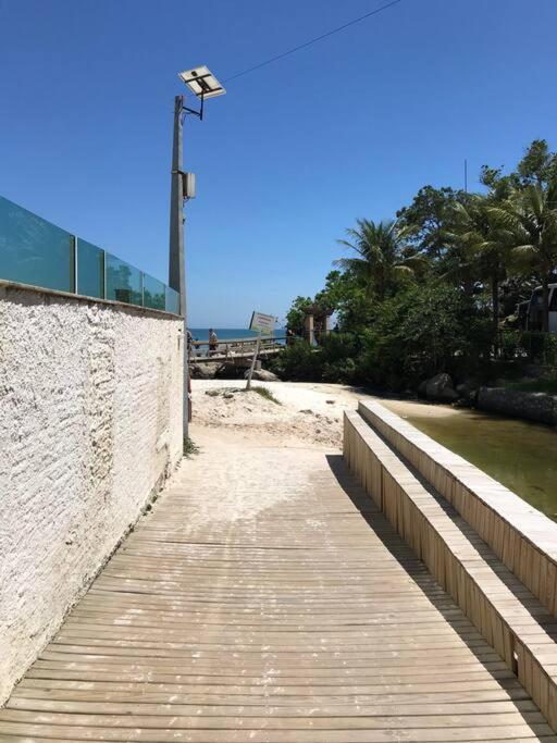 Apto em condomínio no centro de Bombinhas, próximo da praia