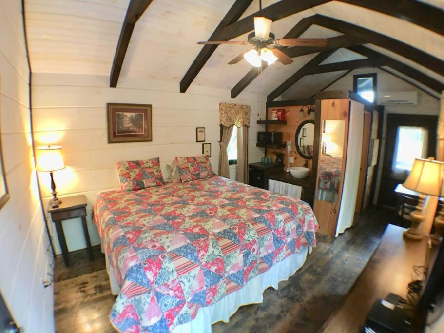 Tiny Home Cottage Near the Smokies #6 Greta view 3