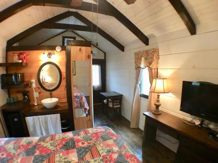 Tiny Home Cottage Near the Smokies #6 Greta view 5
