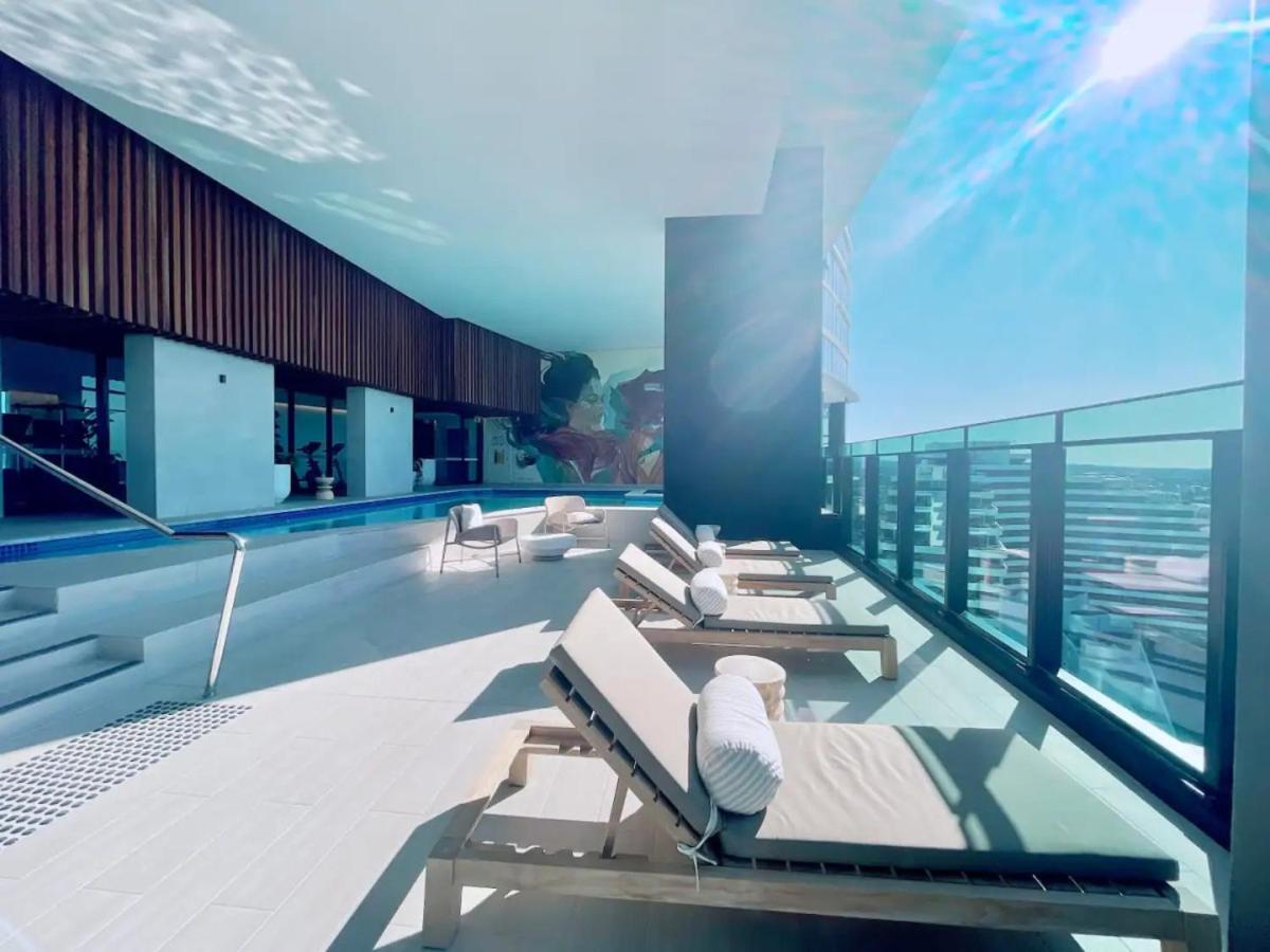 River and Ocean View Luxury 2BD Apt amazing Location