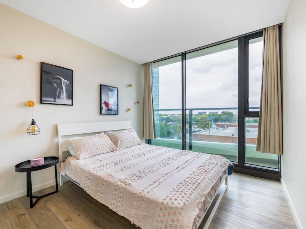 Simply stunning Riverside 1BR apt at Hamilton