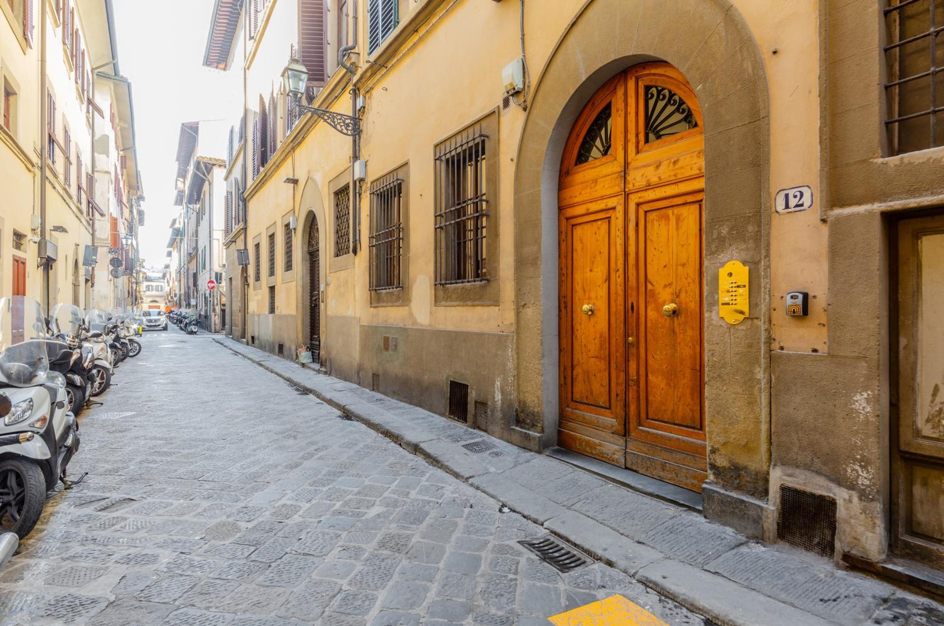 GuestHost - Florence Oltrarno Duplex Apartment