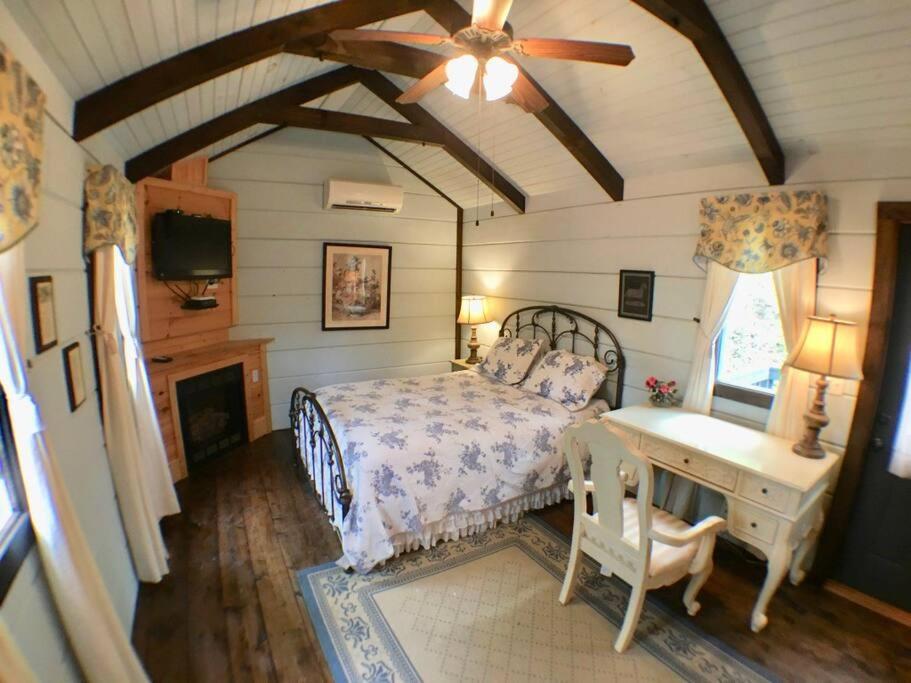 Tiny Home Cottage Near the Smokies #7 Tilly view 5