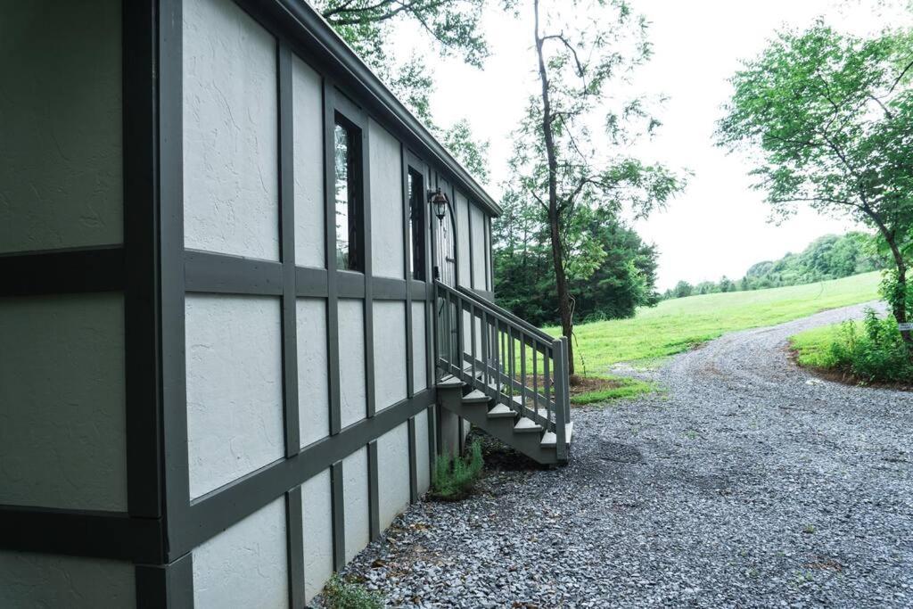 Tiny Home Cottage Near the Smokies #7 Tilly view 2