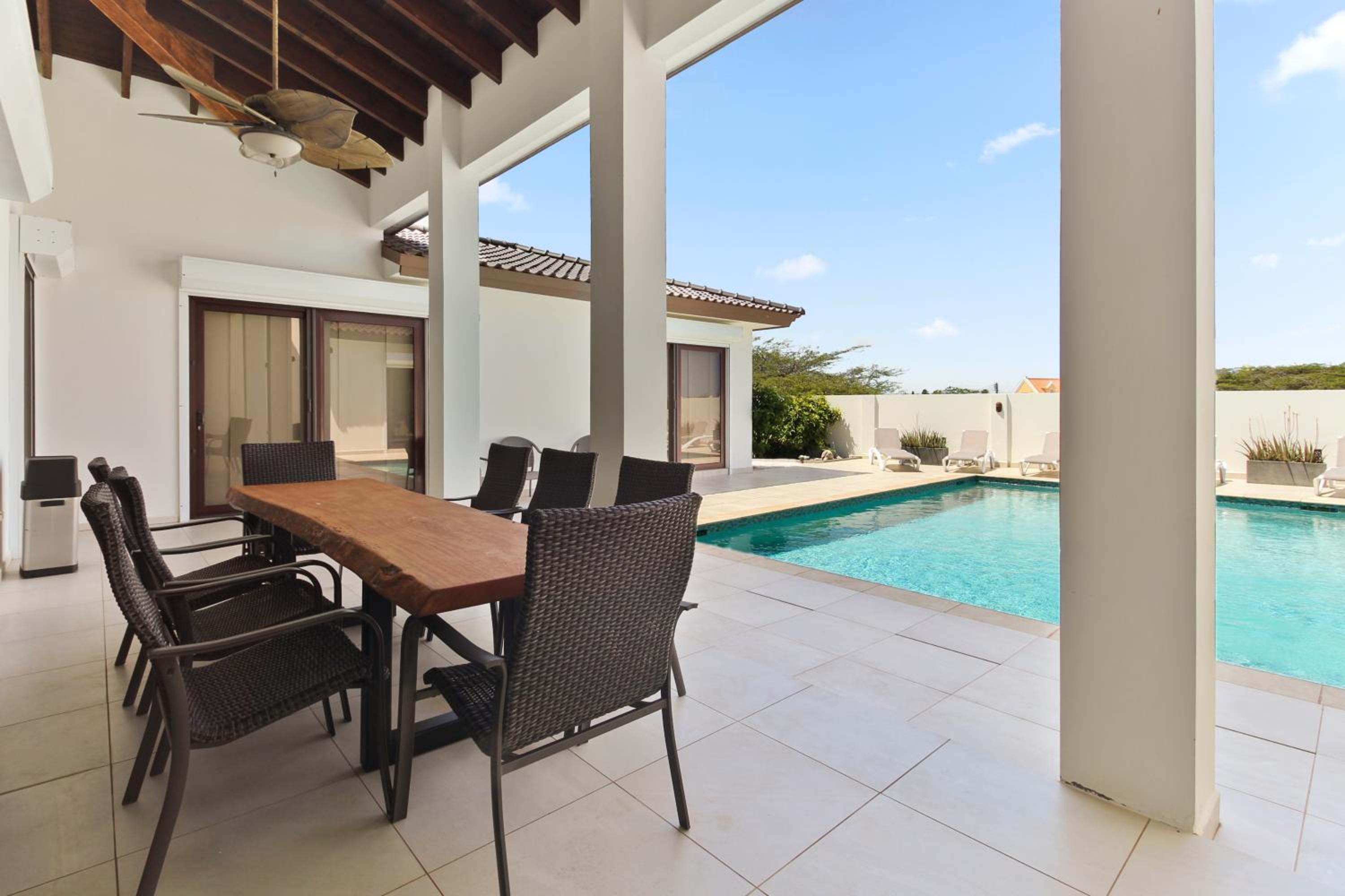 Arashi Palm Villa
