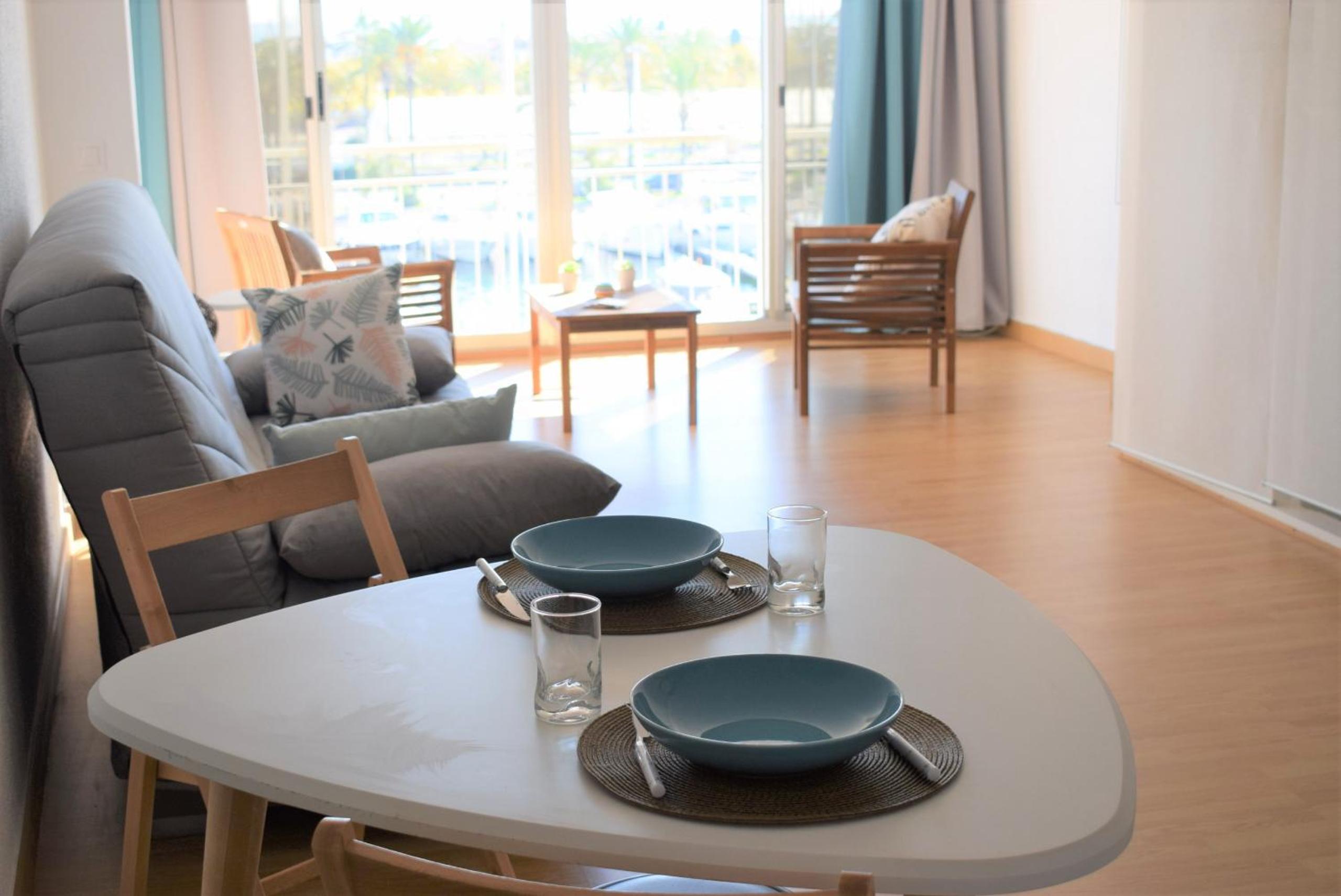 Amplio estudio con vistas a la marina y al mar ref 358 photo 3