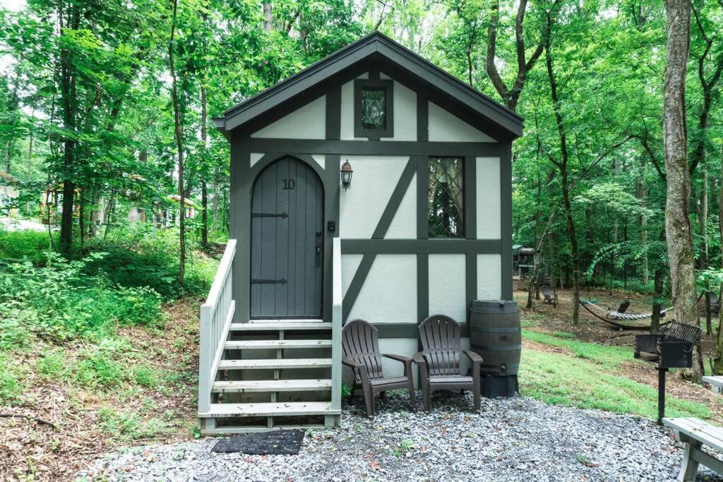 Hotel Tiny Home Cottage Near the Smokies #10 Helena - Image 1